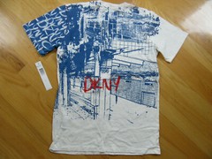 NWT DKNY Boy Cream Graphic T-Shirt 100% Cotton Size L (13-14Y)