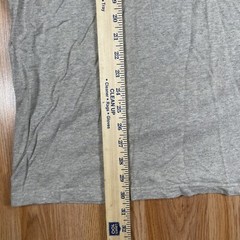 District Made Graphics T-Shirt Mens 2XL Extra Extra Large Gray Short Sleeve