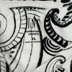 BLACK WHITE PAISLEY BANDANA SHORT SLEEVE T-SHIRT, SIZE XL, CHEST 47, LENGTH 28