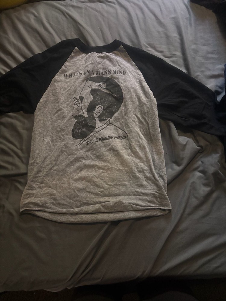 Vintage ‘What’s On A Man’s Mind’ Dr. Sigmund Freud Graphic Raglan Baseball Tee S