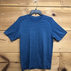 Lululemon Performance Activewear Lot Of 2 Shirts Mens Size Medium Stretch Blue