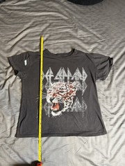 Def Leppard women’s M Gray Cotton Knit Crew Neck Short Sleeve Leopard Logo Tee
