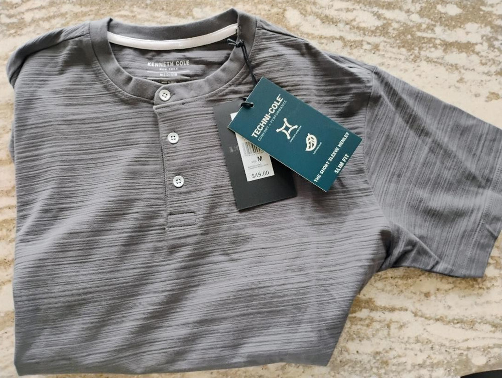 Kenneth Cole Performance Active Short Sleeve Henley TShirt Medium MINT FREE SHIP