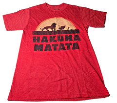 Disney Brand The Lion King Movie Scene “Hakuna Matata” Red T-Shirt. Size Small