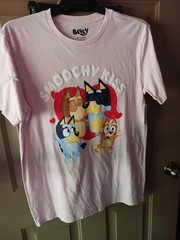 Bluey Smoochy Kiss Pink T-Shirt Men’s Medium Shirt Bingo Bandit Chilli Heeler