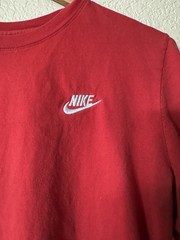 Nike Red Embroidered Mini Swoosh Logo T-Shirt Men’s Medium Cotton Short Sleeve