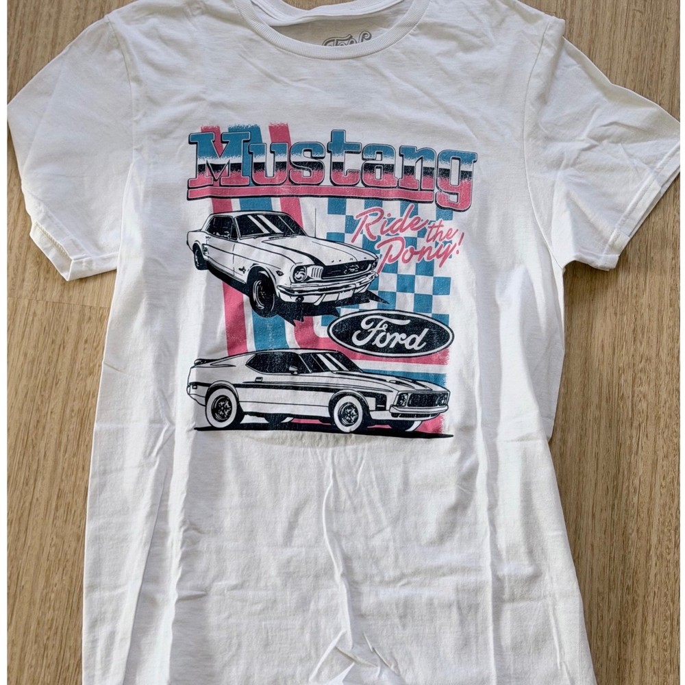 Mustang T-shirt Tee Luv Ford Cotton White Small Graphic Crew Neck