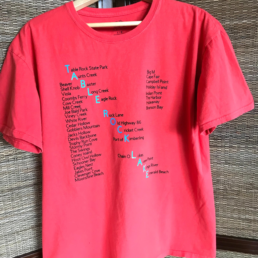 Table Rock Lake Upcycled Graphic Tee, Landmarks Marinas Red Men’s Size Large
