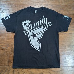 Y2K Famous Stars and Straps Family Logo T Shirt Mens Large 21.5×27