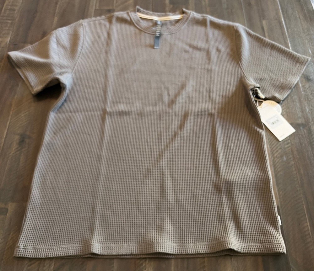 Vuori Short Sleeve Lightweight Tech Waffle Tee – Relaxed Fit Medium Bark NWT