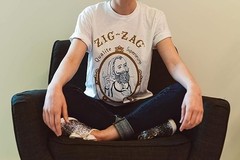 Zig-Zag Vintage Classic T-Shirt – Soft Cotton Blend Crew Neck Tee Black or White