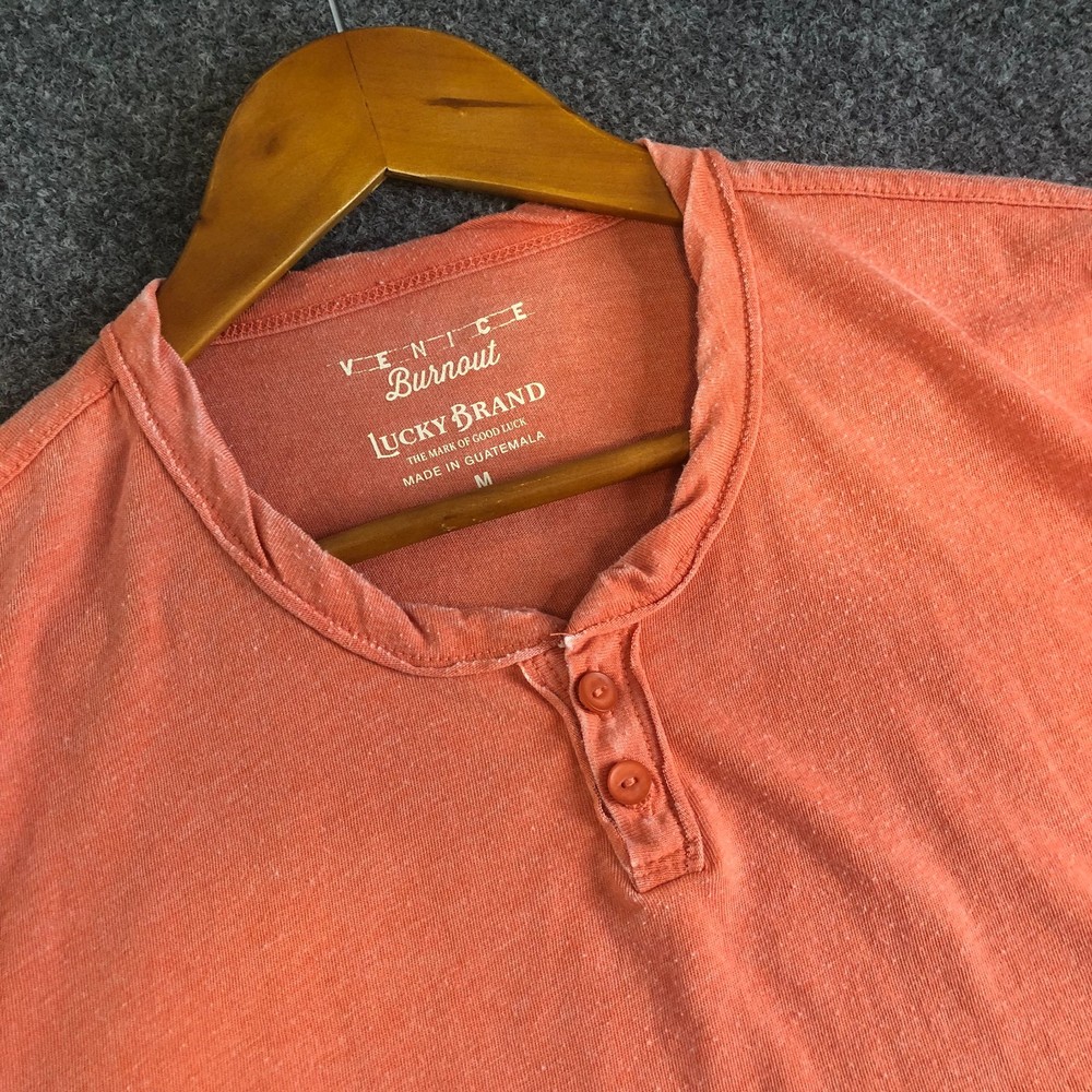 Lucky Brand Venice Burnout Shirt Mens Medium Peach Salmon Henley Short Sleeve