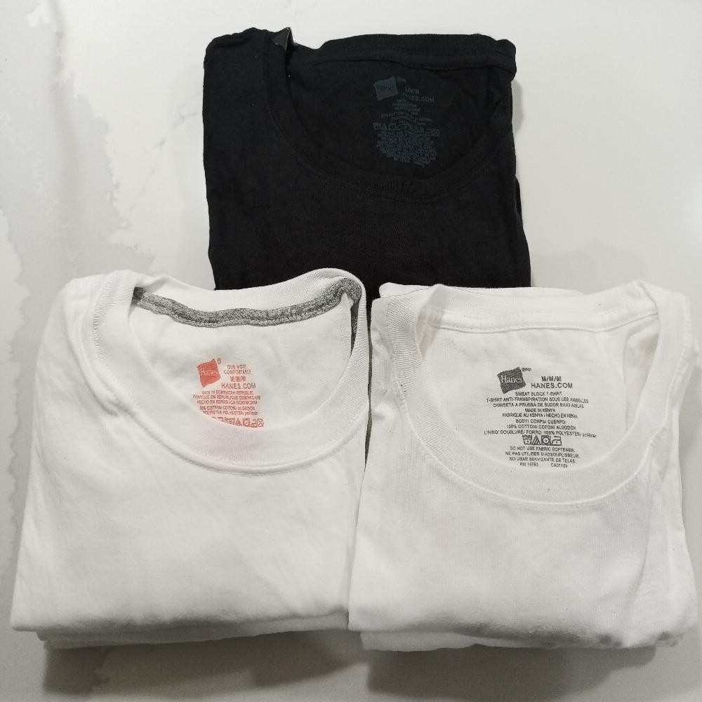 6PK Hanes Medium Crew Neck TShirts (5 White, 1 Black)