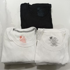 6PK Hanes Medium Crew Neck TShirts (5 White, 1 Black)