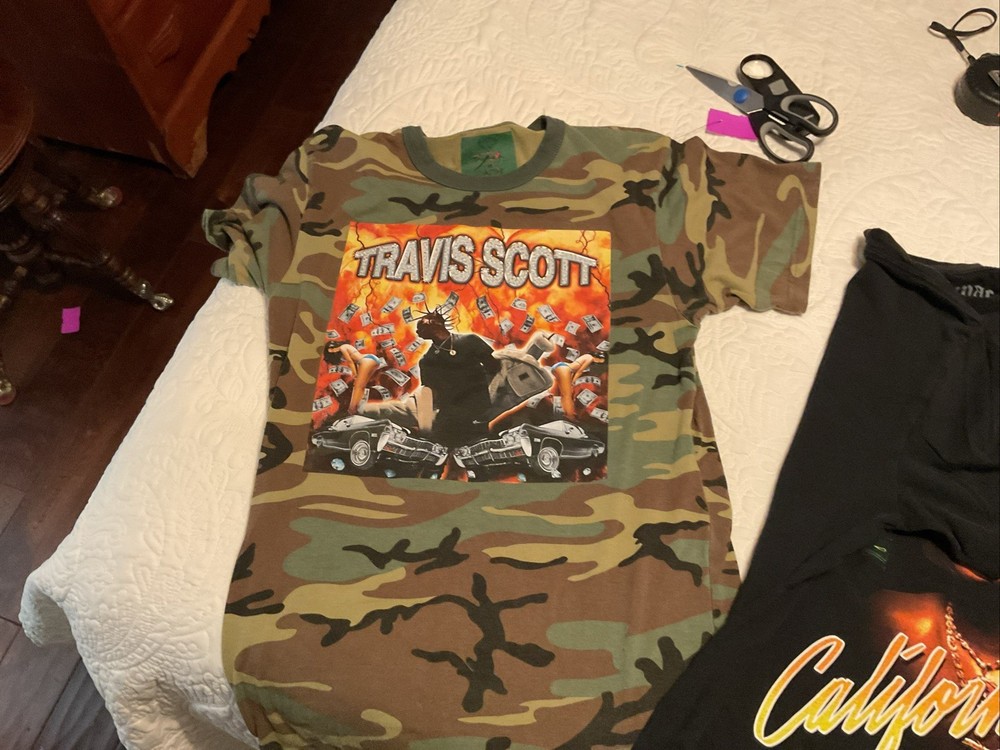 2014 New Orleans Music Festival, Tupac, Travis Scott t-shirts