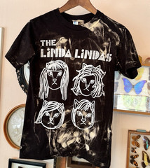 The Linda Lindas & Yeah Yeah Yeahs Tour Suna Graphic TShirt rock band