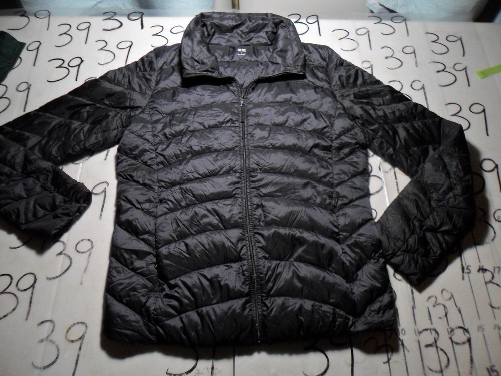 Medium Black Puffer Light Weight UNIQLO Brand Jacket