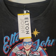 New ELTON JOHN / ROCKET MAN Retro Trendy Graphic T-Shirt Concert – MEDIUM Shirt