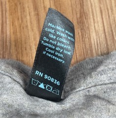 District Made Graphics T-Shirt Mens 2XL Extra Extra Large Gray Short Sleeve