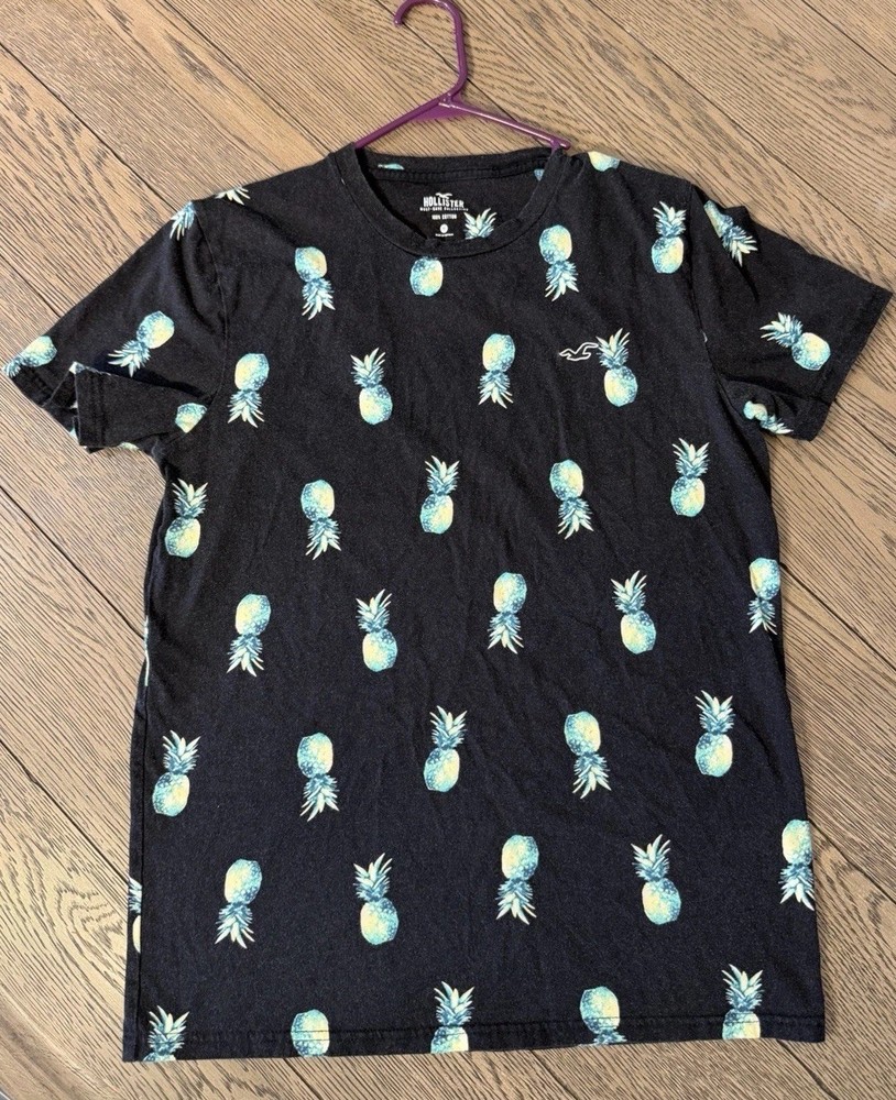 Hollister Must Have T Shirt Men M Short Sleeve Tee Black Pineapple Swinger AOP