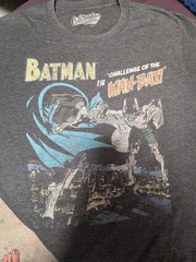 BATMAN in “Challenge Of The MAN-BAT!” T-Shirt M DC Comics