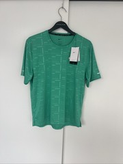 NWT Nike DV8104-372 Men Dri-FIT UV Running Division Miler Tee Shirt Green Size M