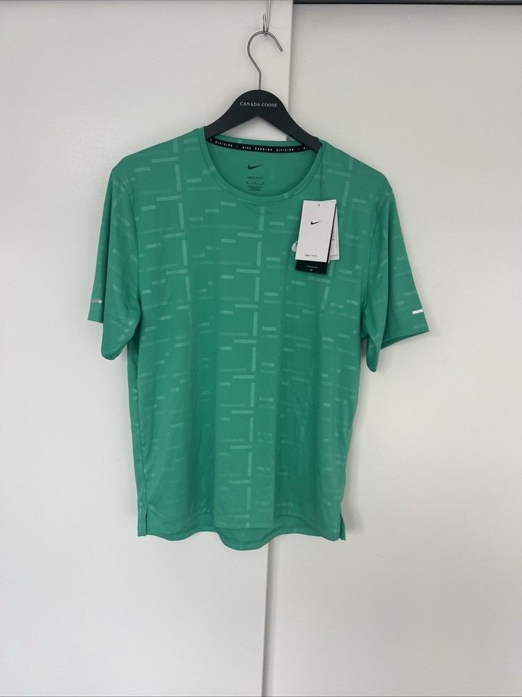 NWT Nike DV8104-372 Men Dri-FIT UV Running Division Miler Tee Shirt Green Size M