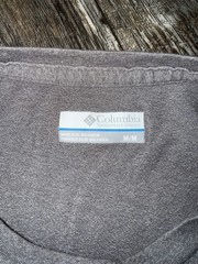Men’s Gray Columbia Short Sleeve T Shirt Size Medium Very Soft Material