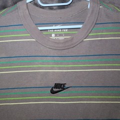 The Nike Tee Striped Men’s T-Shirt Size M Medium Embroidery Center Swoosh Logo