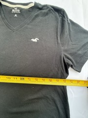 Hollister Must-Have Collection Men’s Large Black V Neck Logo T-Shirt Tee