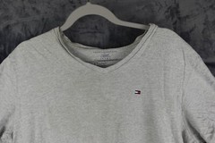 Tommy Hilfiger CORE FLAG V Neck / Crew Neck T Shirt Authentic Large