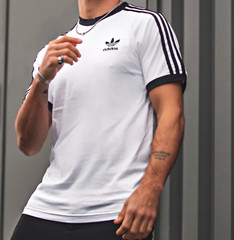 NEW MENS ADIDAS ORIGINALS 3-STRIPES CALIFORNIA TREFOIL TEE SHIRT ~ LARGE #IA4846