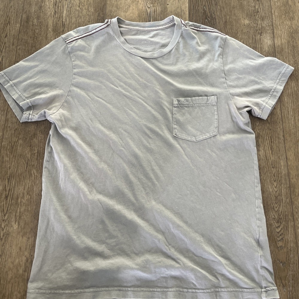 RVCA Men’s Short Sleeve Pocket Tee Shirt Men’s Size Large.