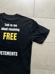 VETEMENTS Limited Edition Free Hugs Spell Out Embroidered Black Tee Shirt XL
