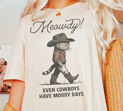 Funny Cowboy Cat Shirt Retro Rodeo Tshirt Cute Cowgirl Western Graphic Tee