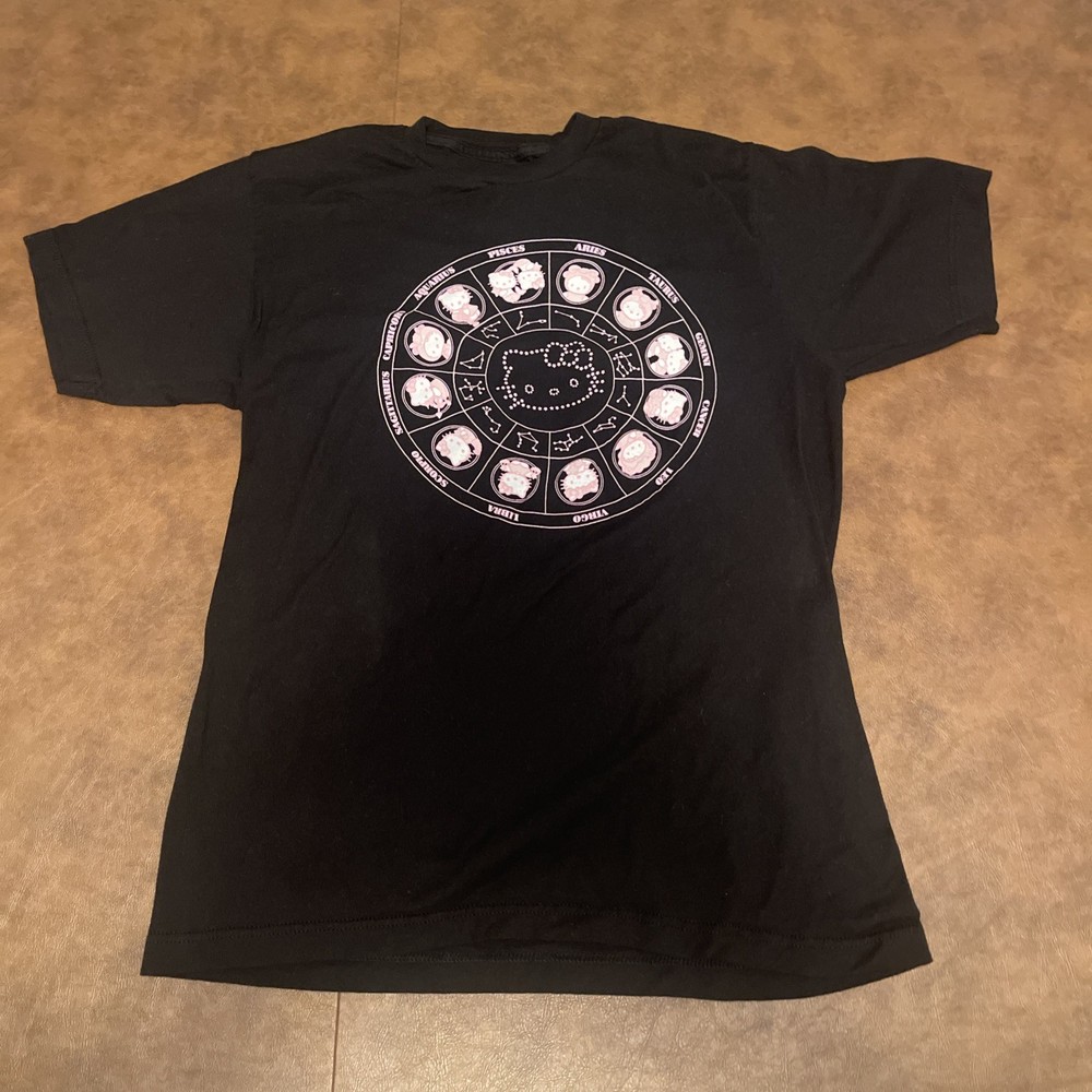 BoxLunch Hello Kitty Zodiac Graphic Tee Black Large Sanrio Licensed