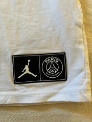 Nike Air Jordan Paris Saint-Germain Men’s PSG White Graphic T-Shirt, Size – L