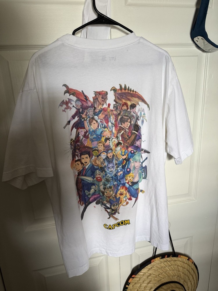 Tee Uniqlo Capcom Game 40th Anniversary Graphic White NWT Size L UT Collection