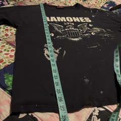 Vintage The Ramones Distressed Punk Rock Rock And Roll Band T-Shirt Size Large