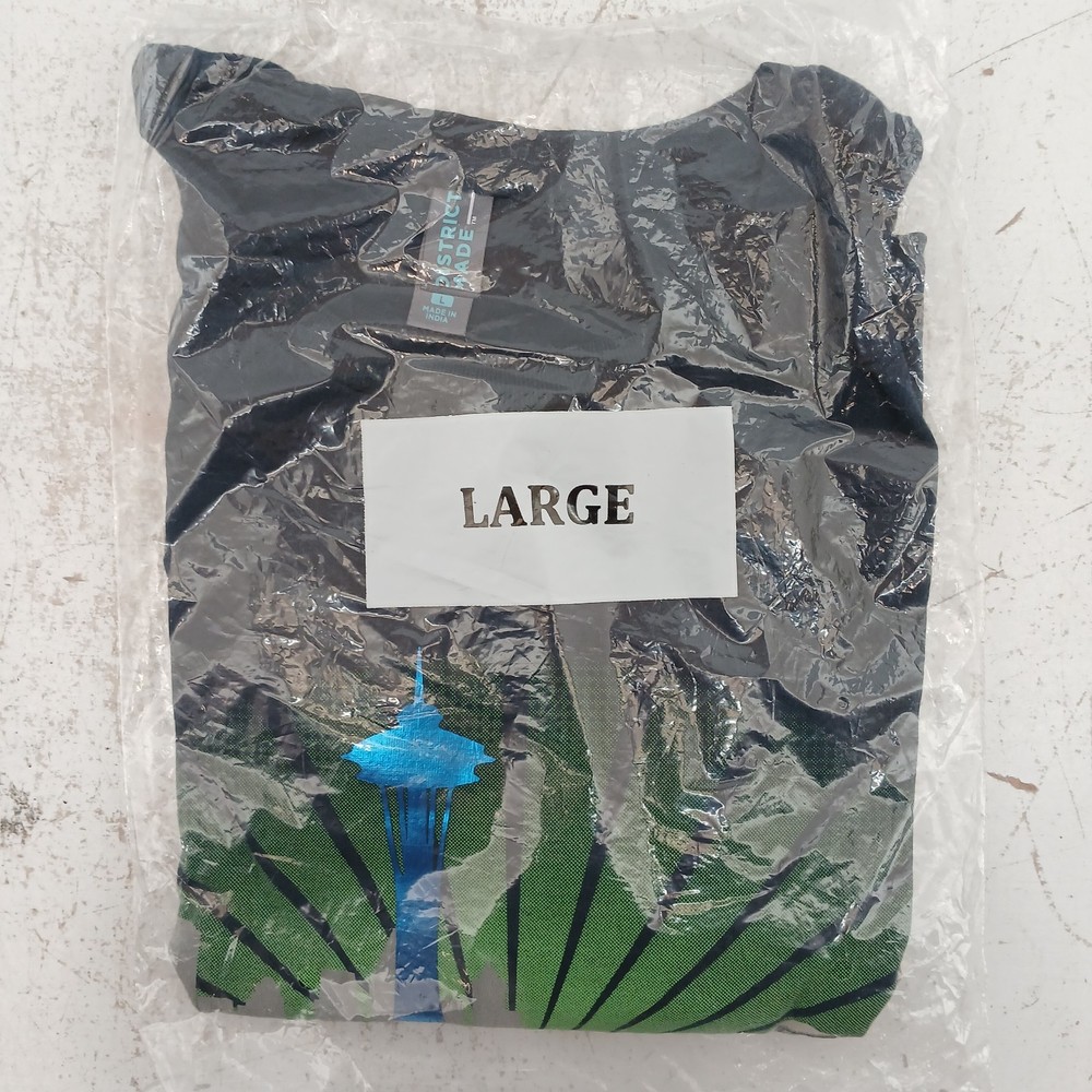 District Made Graphic T-Shirt Men’s Lrg Green Black Blue Short Sleeve New Sealed