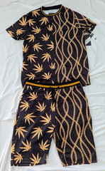 NWT Black Gold Chain Pot Weed Leaf T-Shirt & Drawstring Shorts Set Men’s Large