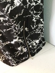 BROOKLYN CLOTH Black and White Men’s Tee. Pleated Shoulders. Side Zippers. Sz M.