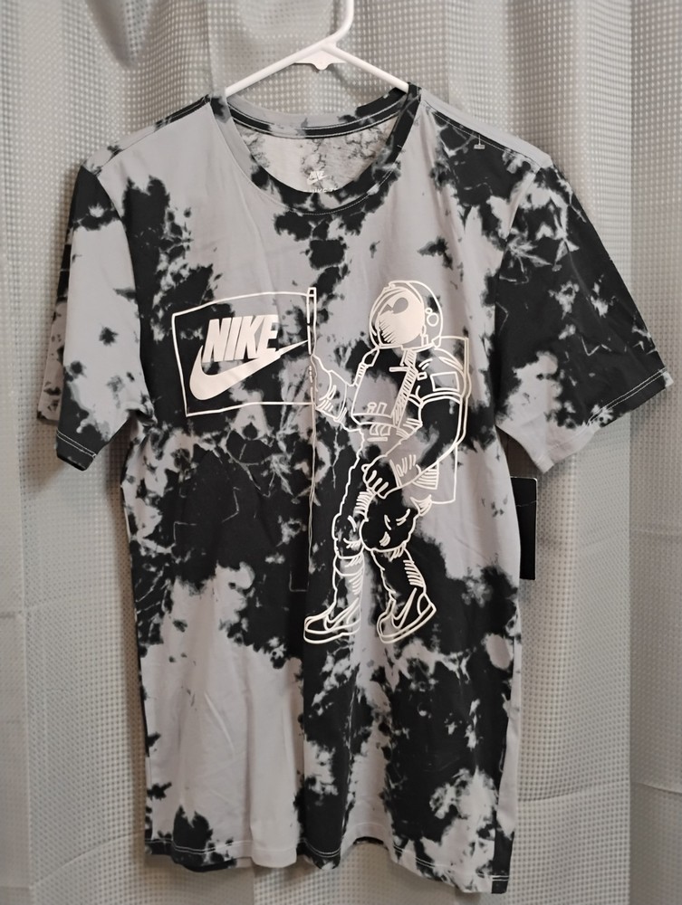 NIKE AIR Men’s Astronaut Space Walk Moon Short Sleeve Graphic T-Shirt, Size S