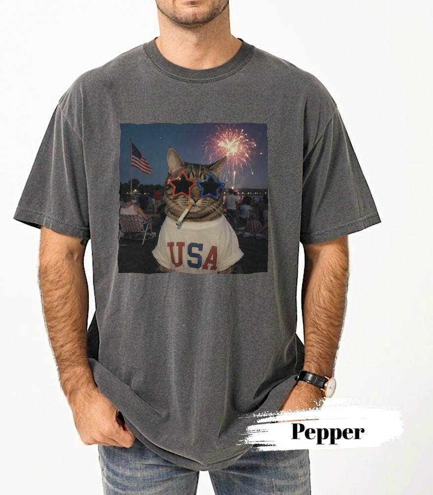Patriotic Cat Shirt Funny 4th of July Graphic Tee USA Cat Lover Gift