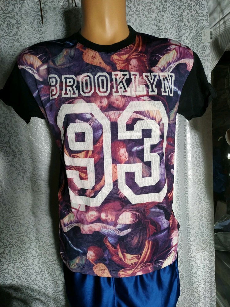 Brooklyn T Shirt With Blue And Purple Tropical Design, Men Size S @ 31LUKY LUKE