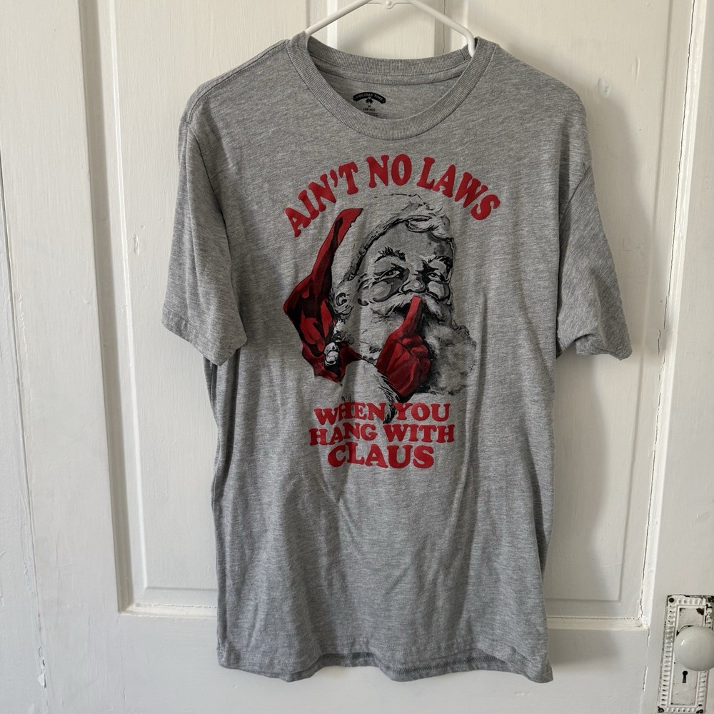 Ain’t No Laws When You Hang With Claus Santa Christmas Graphic Tee M