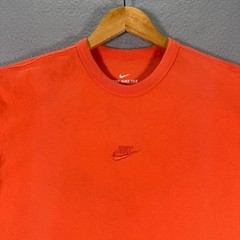 Nike Center Swoosh T-Shirt Mens Medium Solar Orange Embroidered Classic Comfort