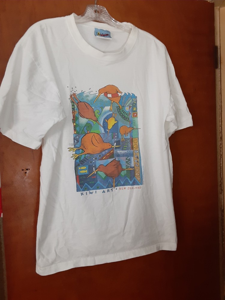 vtg 90’s kiwi art new zealand size medium white graphic t-shirt