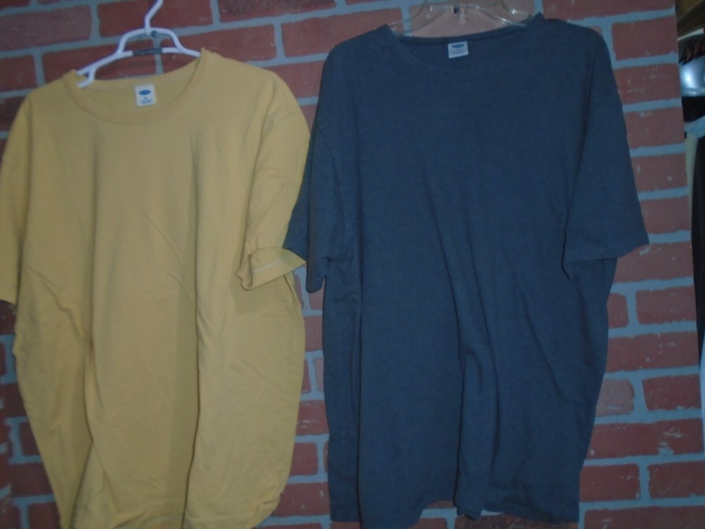 OLD NAVY MENS BLANK TSHIRT LOT OF 2 SIZE XL IN GOOD CONDITIONS