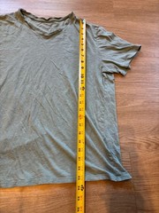 VINCE Men’s Medium 100% Cotton Short Sleeve T-Shirt V-Neck Teal Distressed